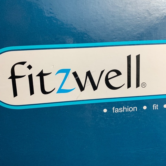 New Fitzwell tan 11 leather sandal w/ stacked heel - Picture 5 of 8